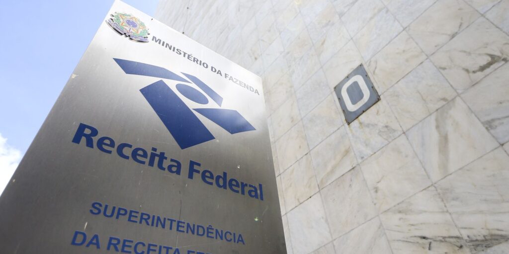 receita-classifica-mais-17-empresas-como-devedoras-contumazes