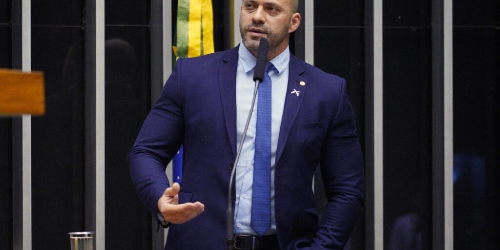 moraes-da-48h-para-daniel-silveira-explicar-publicacao-de-video-no-x